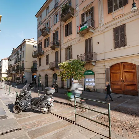Daire Carlo Alberto Charm & Terrace - Free Parking *